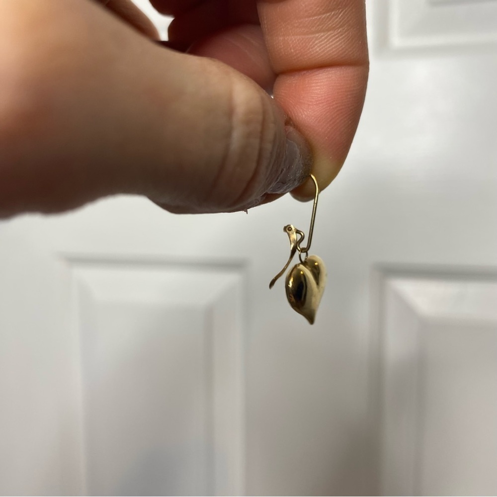 Vintage Gold Tone Heart Dangle Earrings - 1/2 inch, small dainty love hearts 💕 - Picture 4 of 7